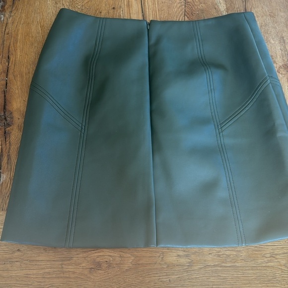 Bagatelle Faux Leather High Waisted Skirt in Winter Olive Size L - Picture 6 of 8